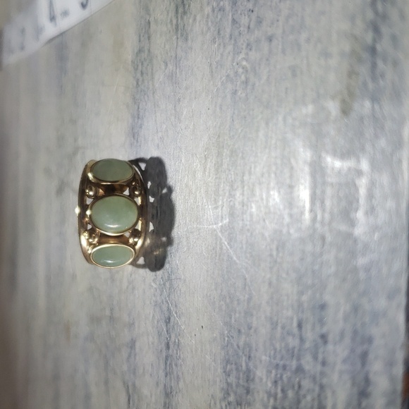 14kt GOLD 3 stone Jade Ring ..So Pretty - Picture 5 of 8